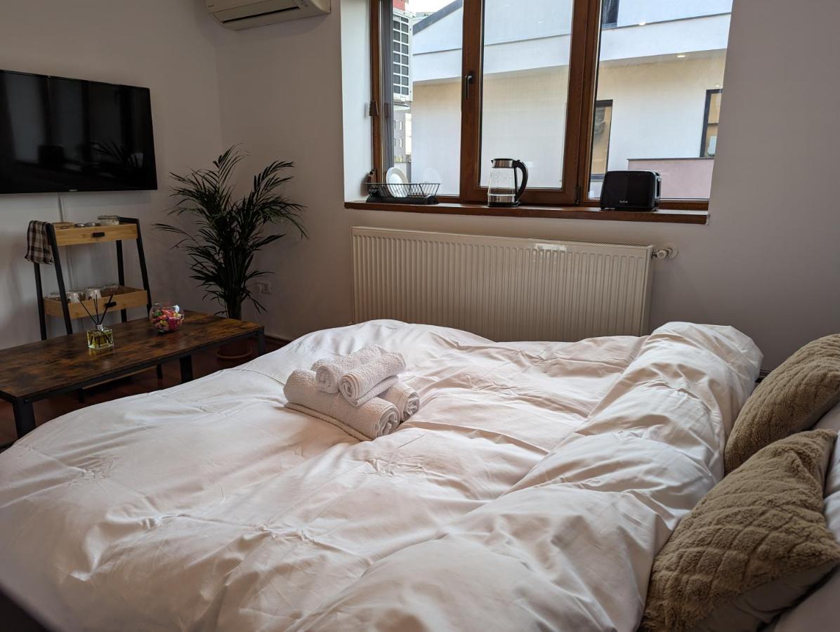 Horizon View Villa - Lakefront Terrace Suite Bucureşti Ngoại thất bức ảnh