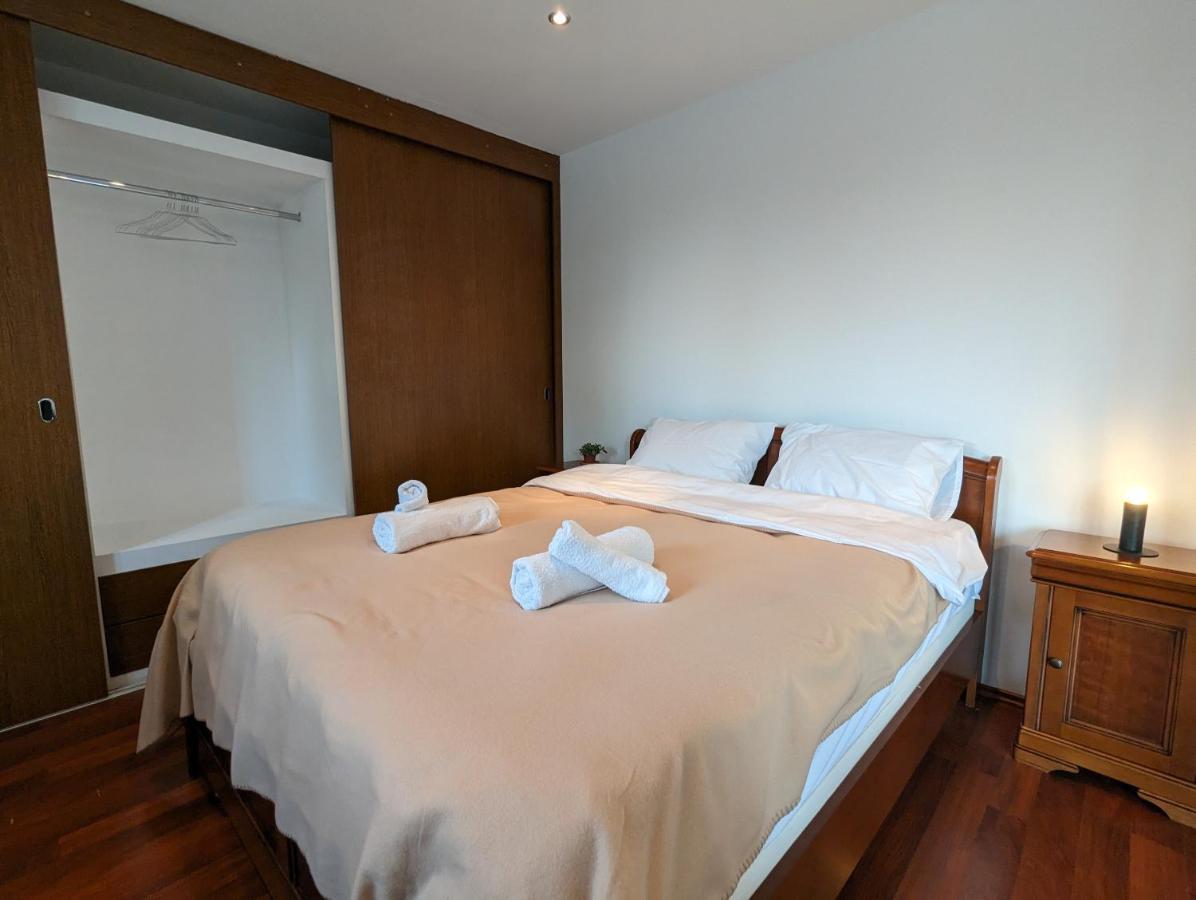 Horizon View Villa - Lakefront Terrace Suite Bucureşti Ngoại thất bức ảnh
