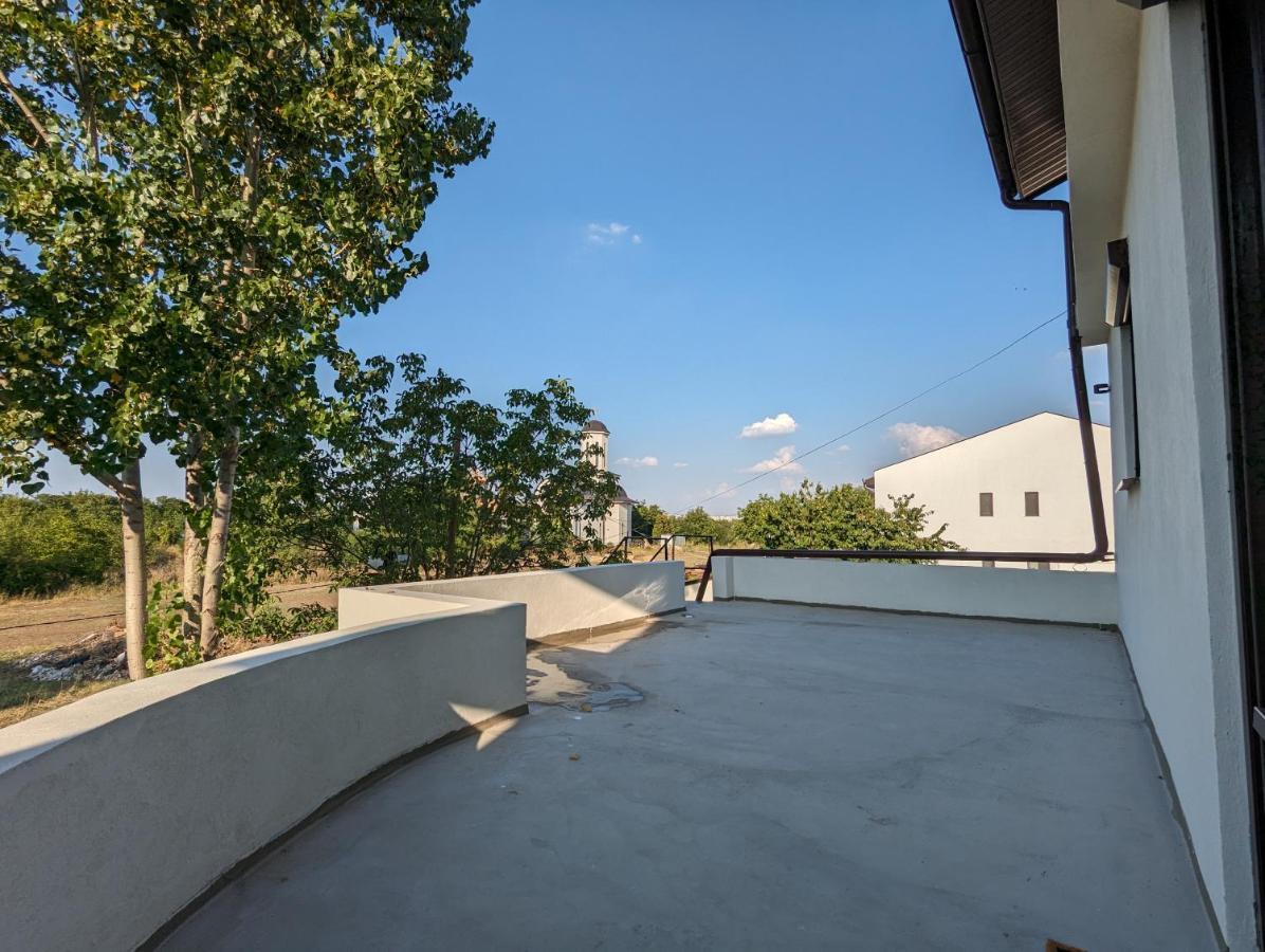 Horizon View Villa - Lakefront Terrace Suite Bucureşti Ngoại thất bức ảnh